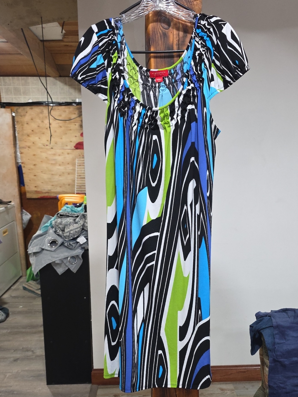 Signature by Sangria Black, White, Blue & Green Abstract Scoop Dress